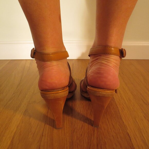 Last Chance MICHAEL by MICHEAL KORS Tan Leather Buckle Wood Base High Heels - Picture 4 of 9